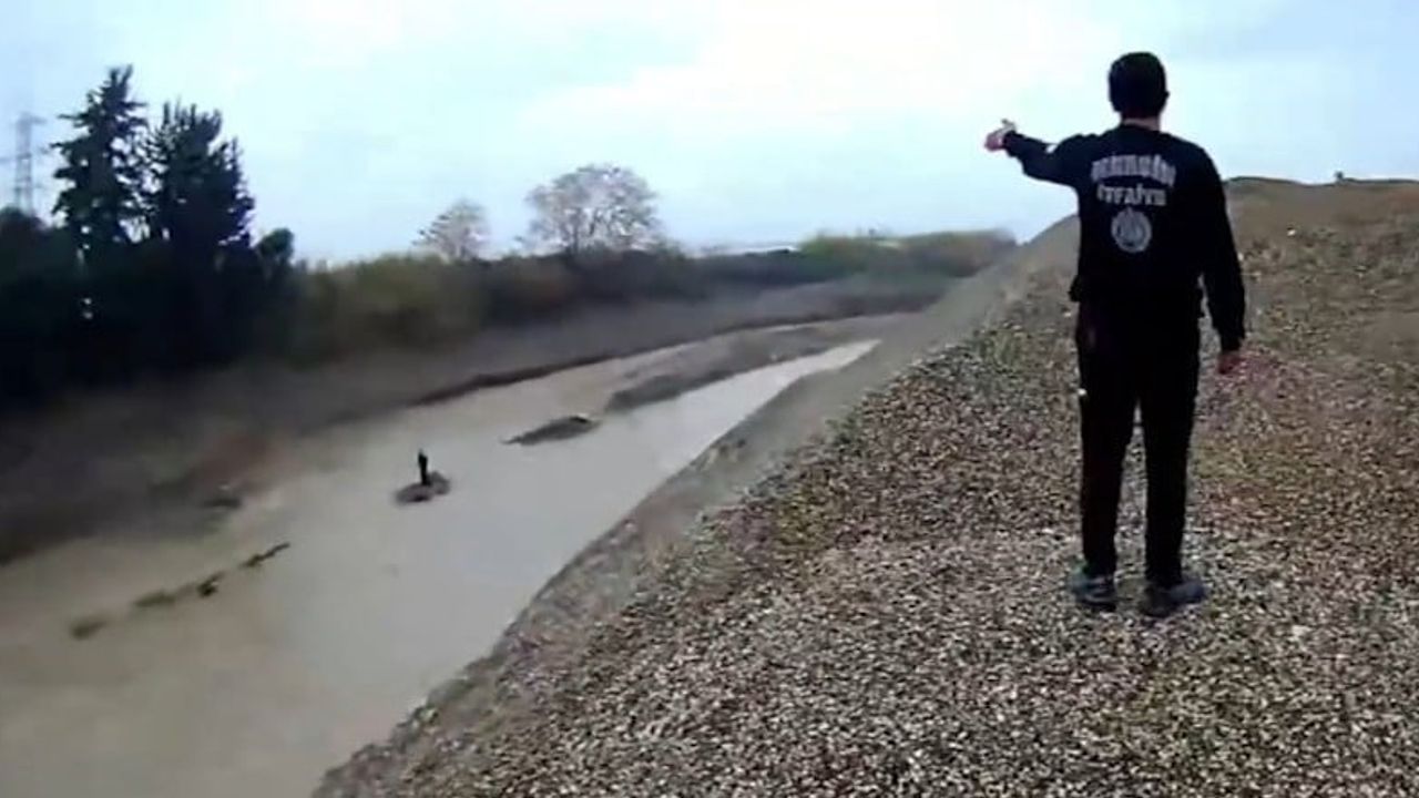 Mersin'de çaya düşen sürücü itfaiye ekiplerince kurtarıldı