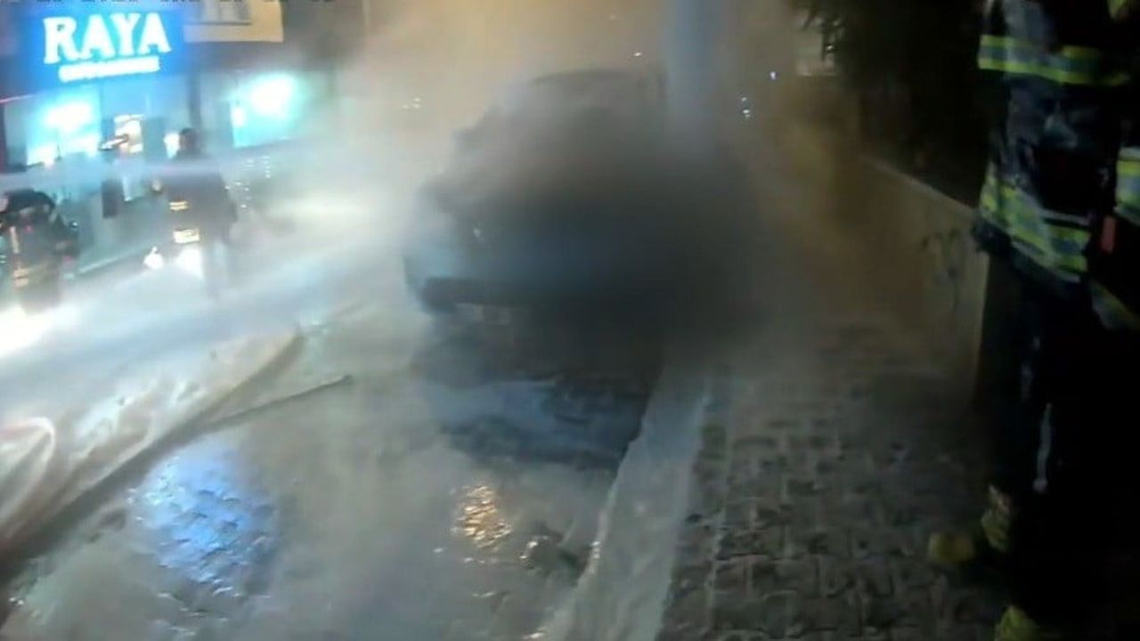 Mersin'de elektrikli araç yangınına özel ekipmanla müdahale