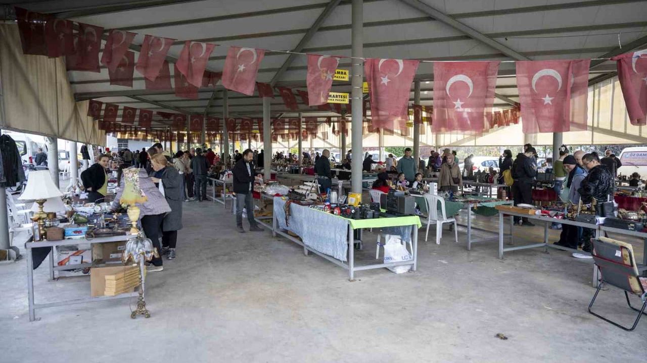 Mersin’de Her Cumartesi Antika Pazarı: Nostalji ve Koleksiyon Tutkusu