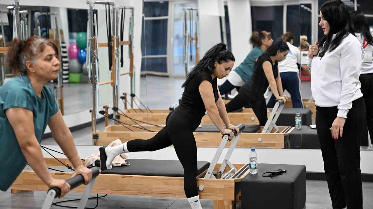 Mersin'de kadınlar reformer pilatesle güçleniyor