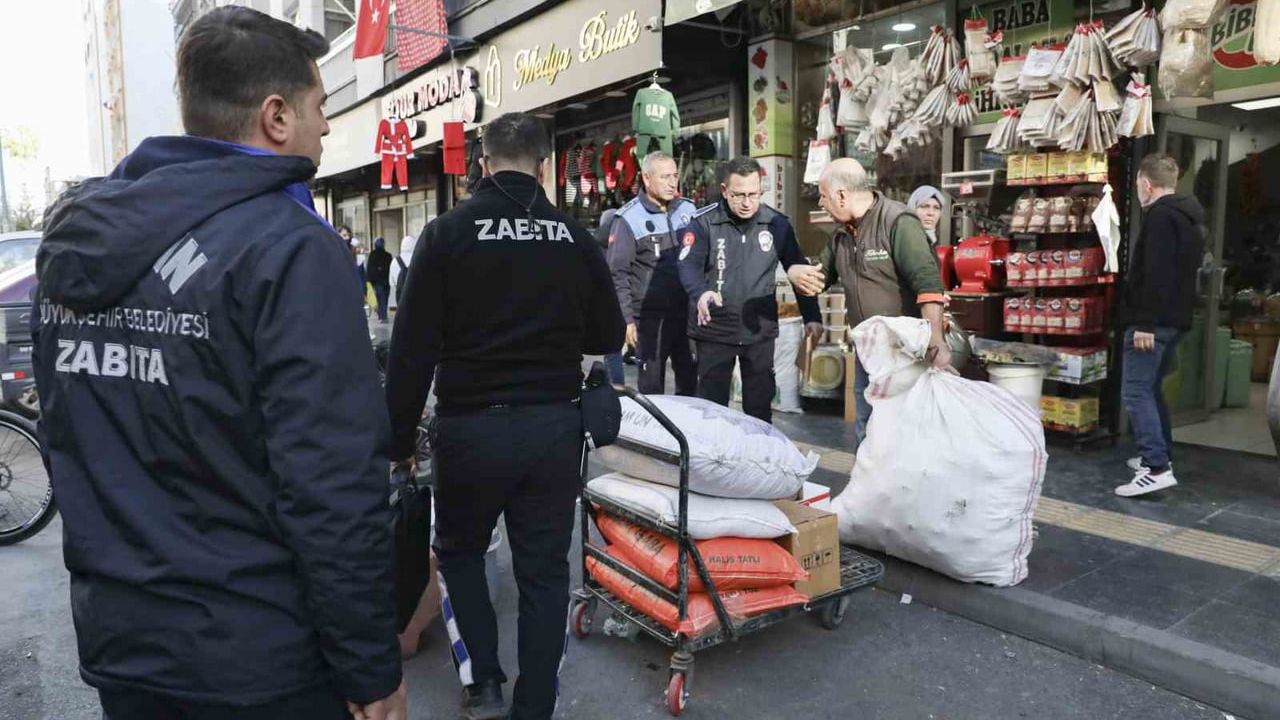 Mersin'de Kaldırım İşgallerine Sıkı Denetim