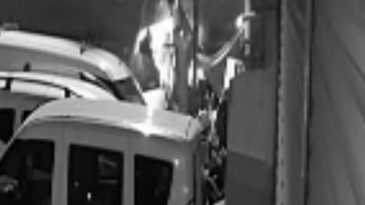 Mersin'de Kundaklanan Evde 58 Yaşındaki Kişi Ağır Yaralandı