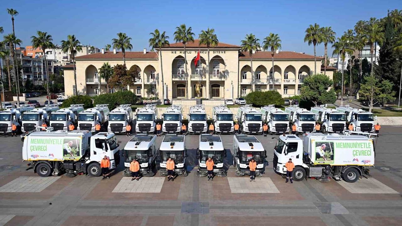 Mersin’de temizlik filosu güçlendi: 22 yeni yol süpürme aracı hizmete alındı