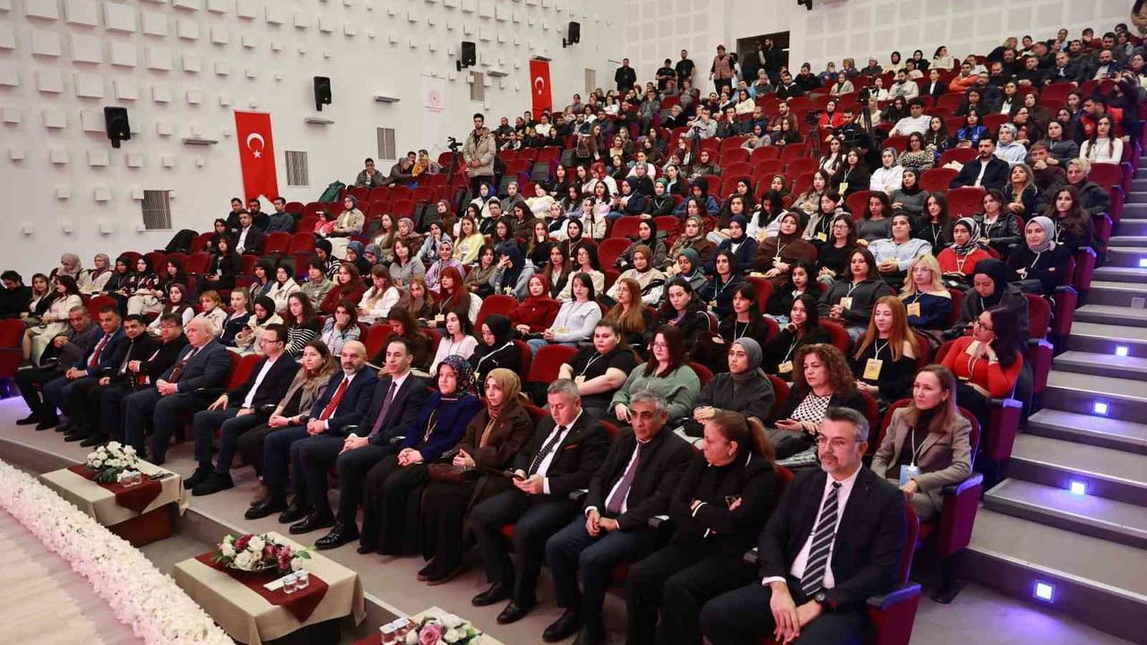 Mersin'de 'Yeni Medya ve İletişim' Tematik Kış Kampı başladı