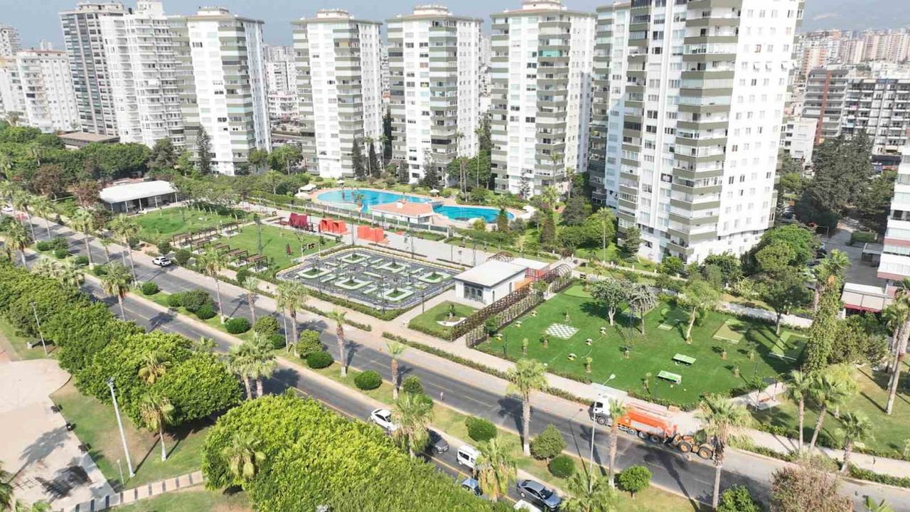 Mersin'de yeşil alanlar iklim dostu uygulamalarla büyütüldü