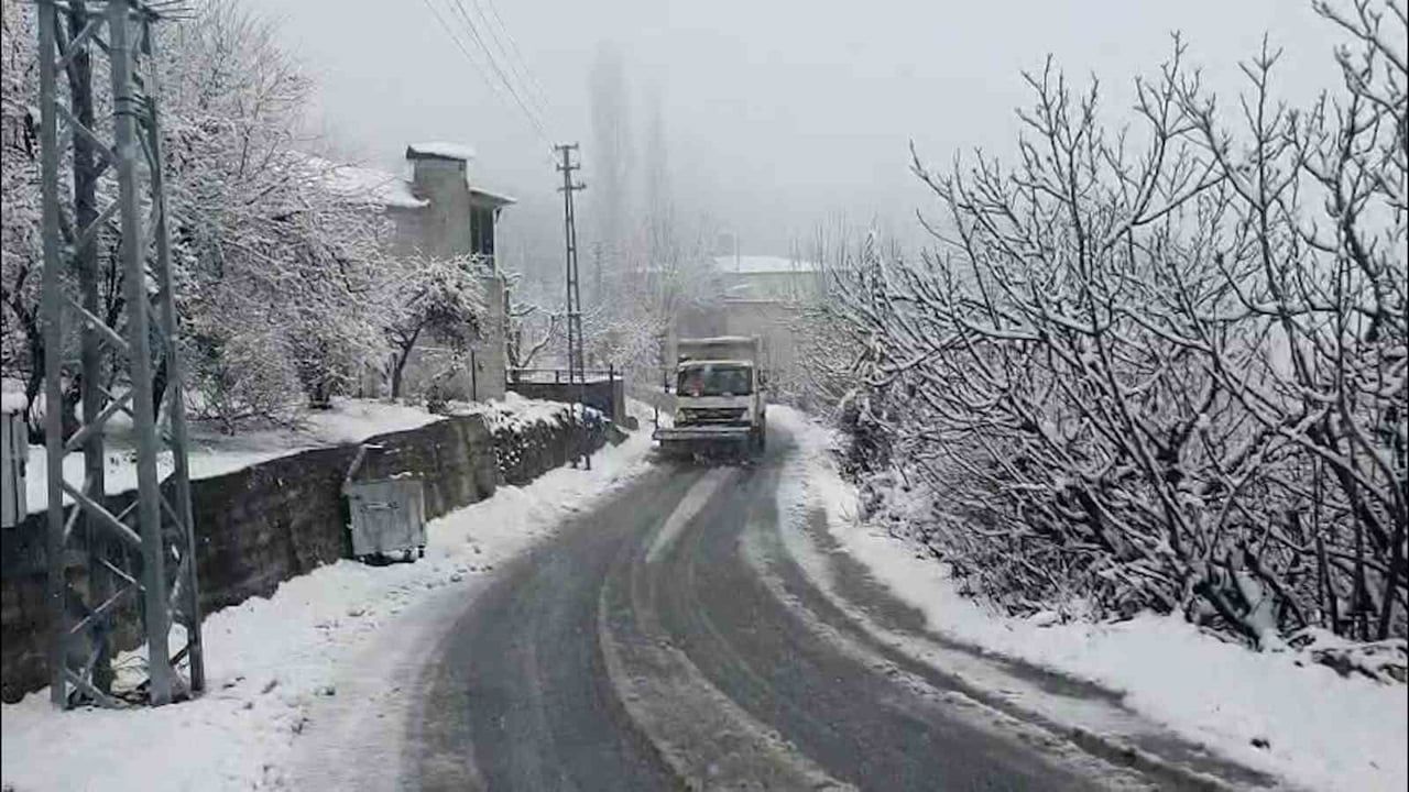 Mersin'in yüksek kesimlerinde kesintisiz karla mücadele