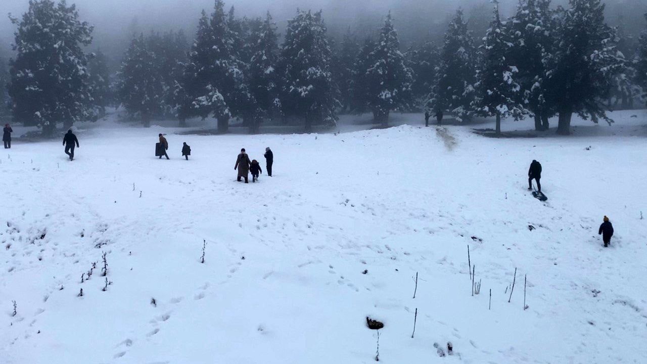 Mersin’in yükseklerinde kar sevinci: Erdemli’de 30 santimetreye varan örtü