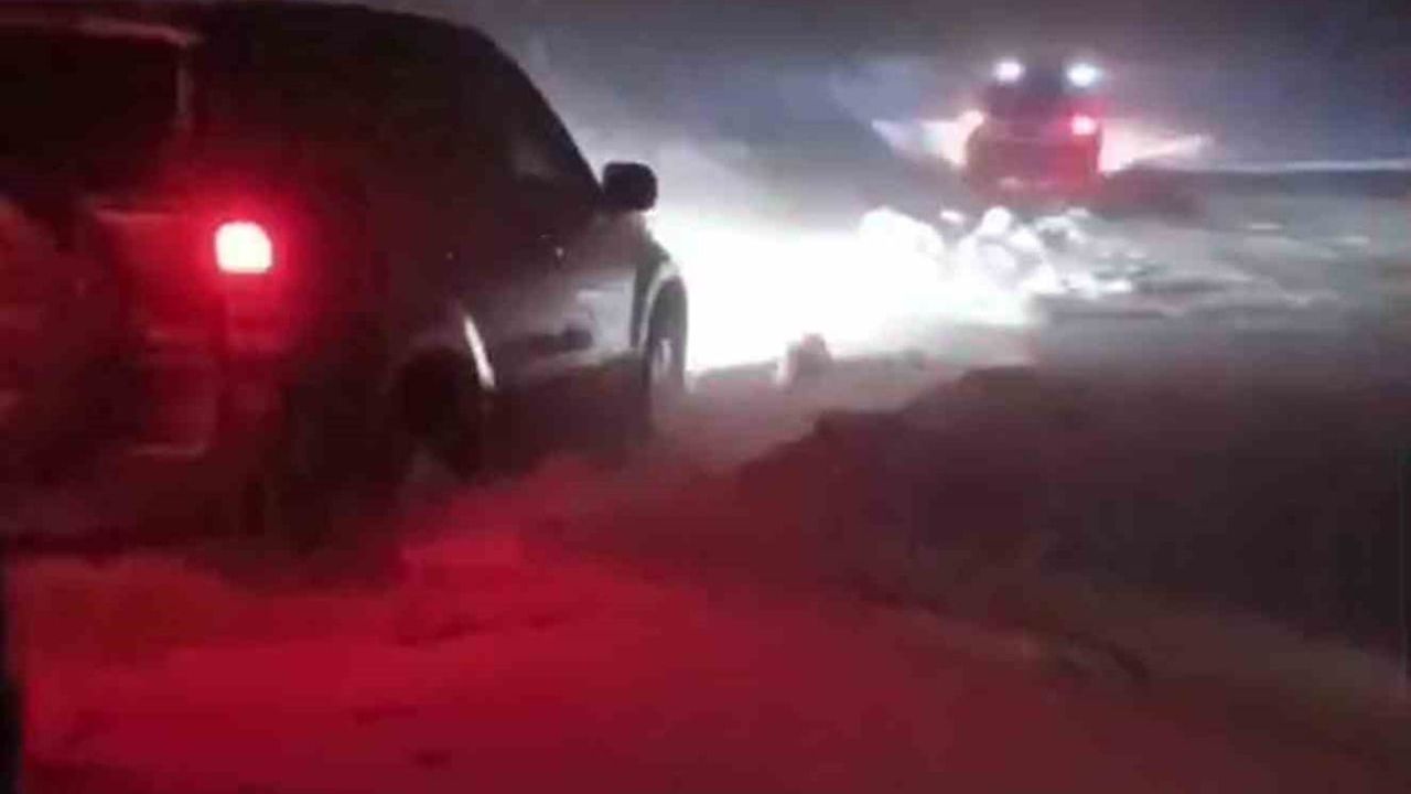 Mersin Mut'ta karda mahsur kalan çift kurtarıldı