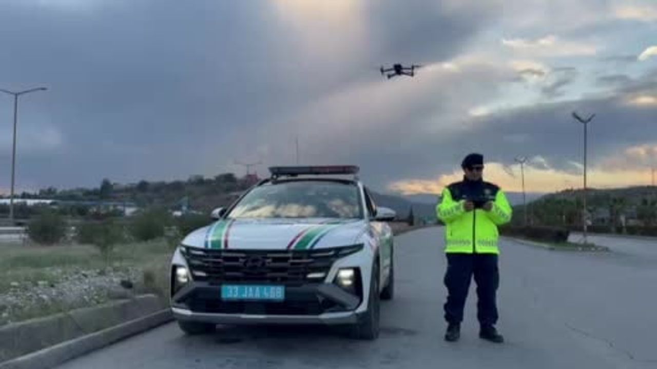 Mersin otoyolunda drone destekli jandarma denetimi: 5 sürücüye 6 bin 230 TL ceza