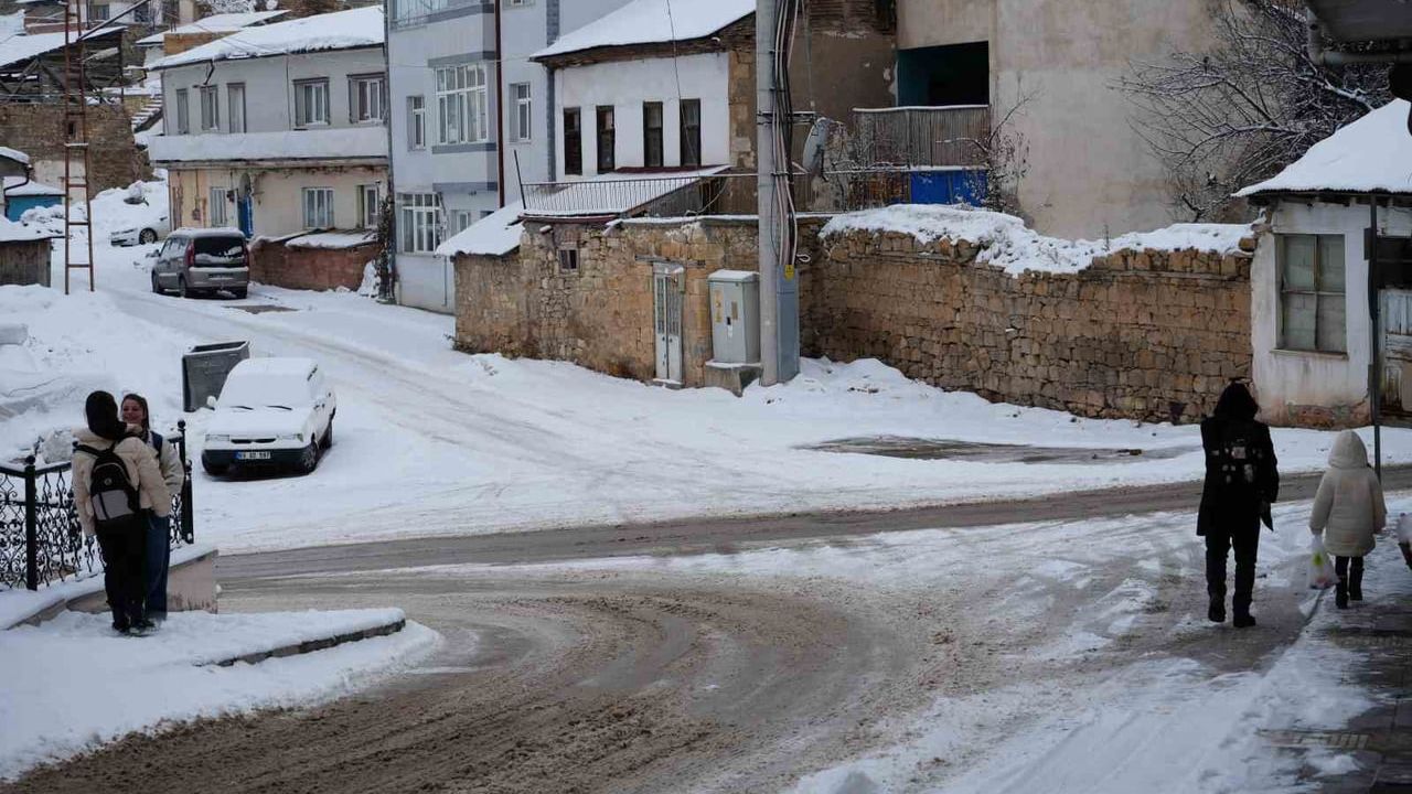 Meteoroloji 12. Bölge'den Bayburt için buzlanma, don ve çığ uyarısı