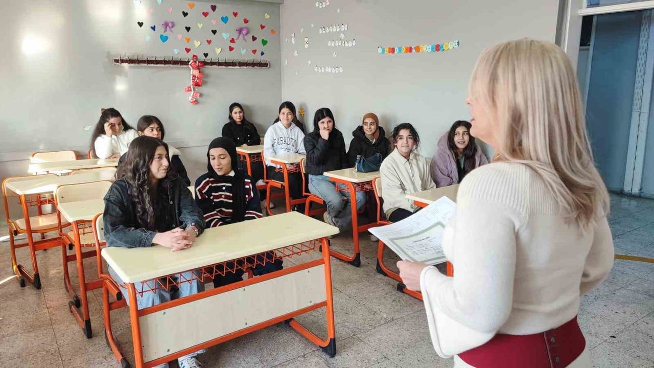 Milyonluk mirasını TSK'ya bağışlayan öğretmen hastaneden sağlam raporuyla çıktı, öğrencilerine döndü