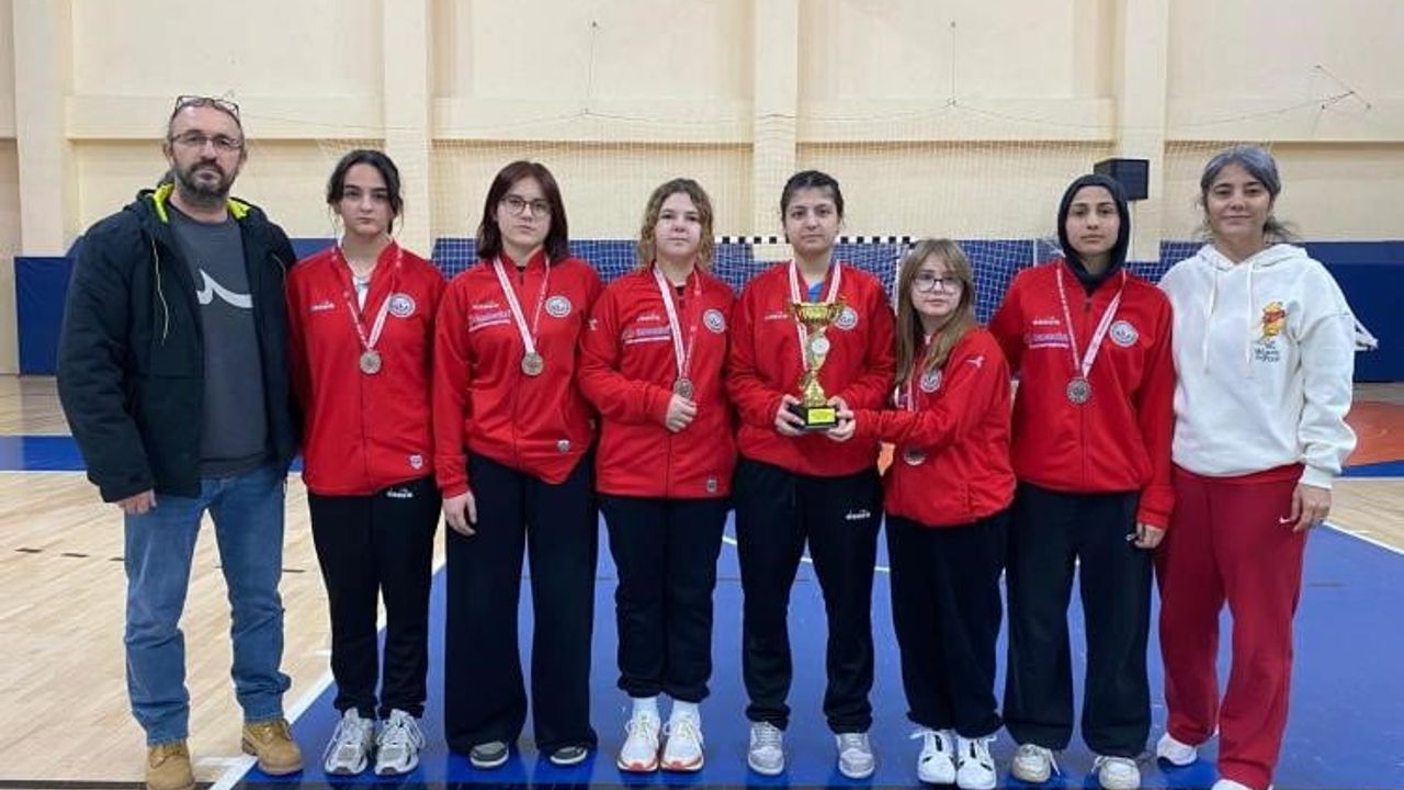 MTAL Erkek Takımı Bilecik Liseler Arası Badminton İl Şampiyonu