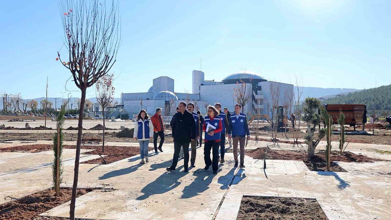 Muğla Büyükşehir 934 Ağaçla Yeşil Alanları Güçlendiriyor