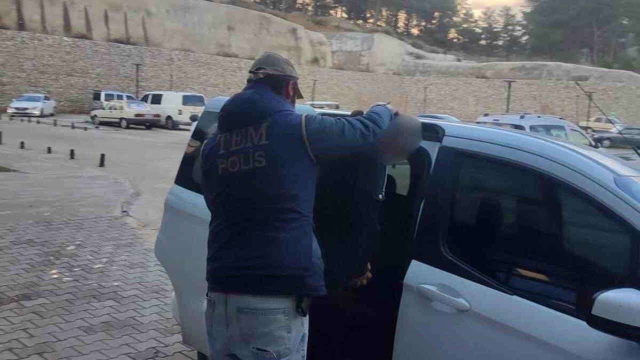 Muğla'da kesinleşmiş hapis cezası bulunan iki FETÖ şüphelisi yakalandı