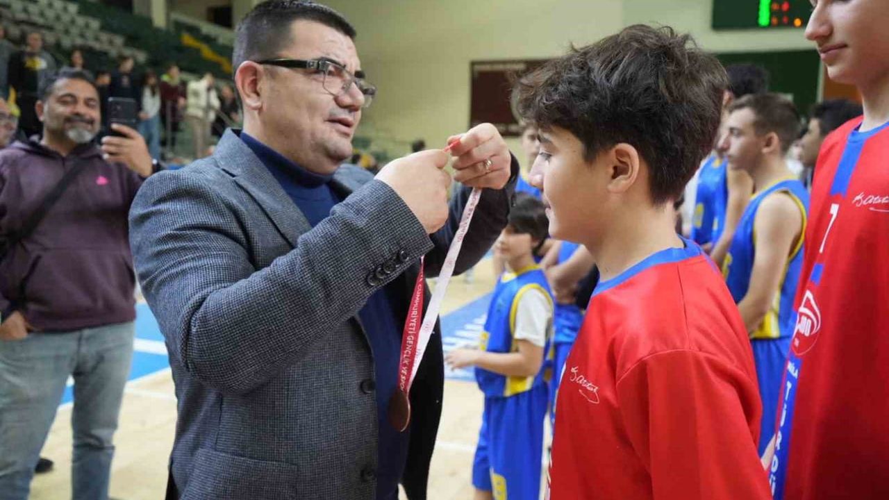 Muğla'da U14 Basketbolda ESA Bodrum Şampiyonluğa Ulaştı