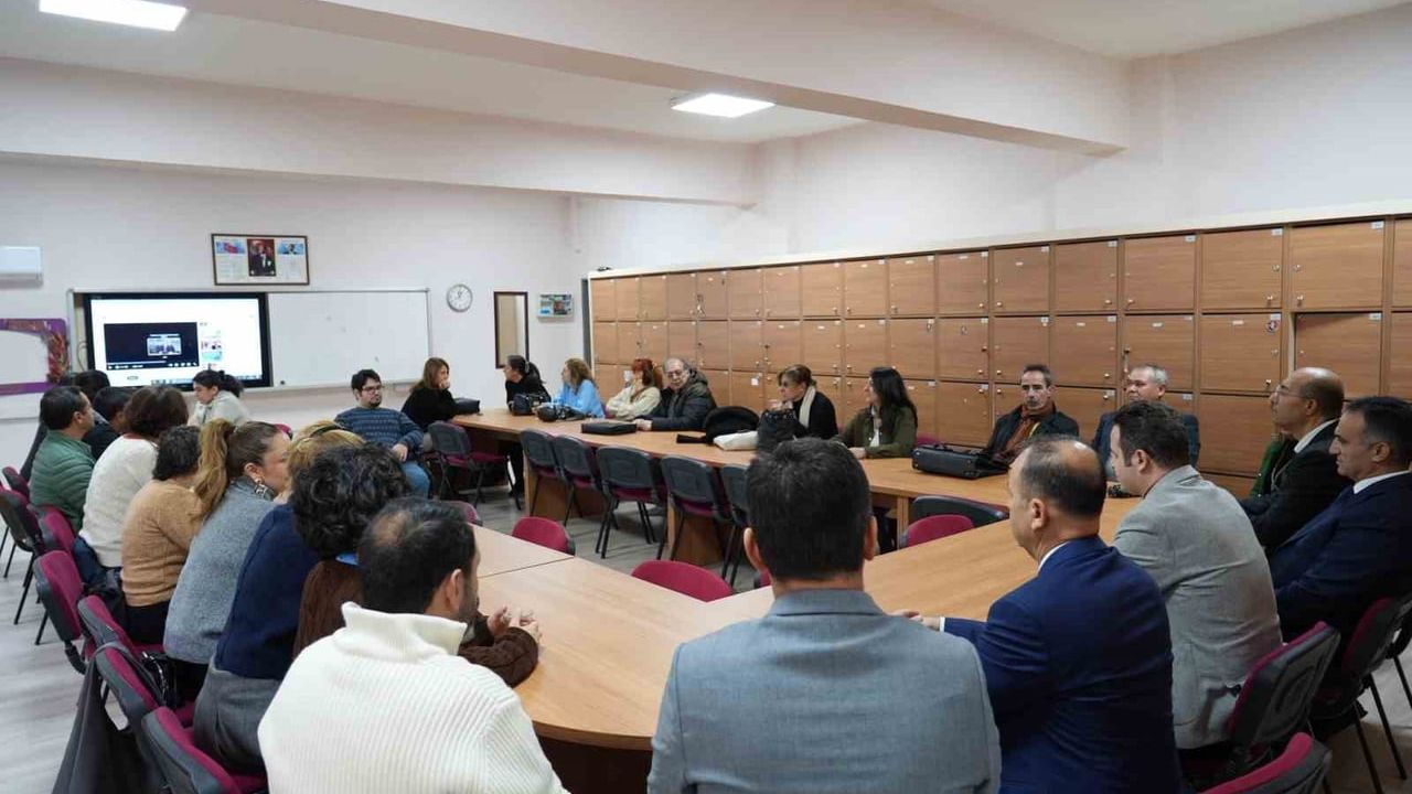 Muğla İl Milli Eğitim Müdürü Emre Çay Turgutreis Anadolu Lisesi'ni Ziyaret Etti