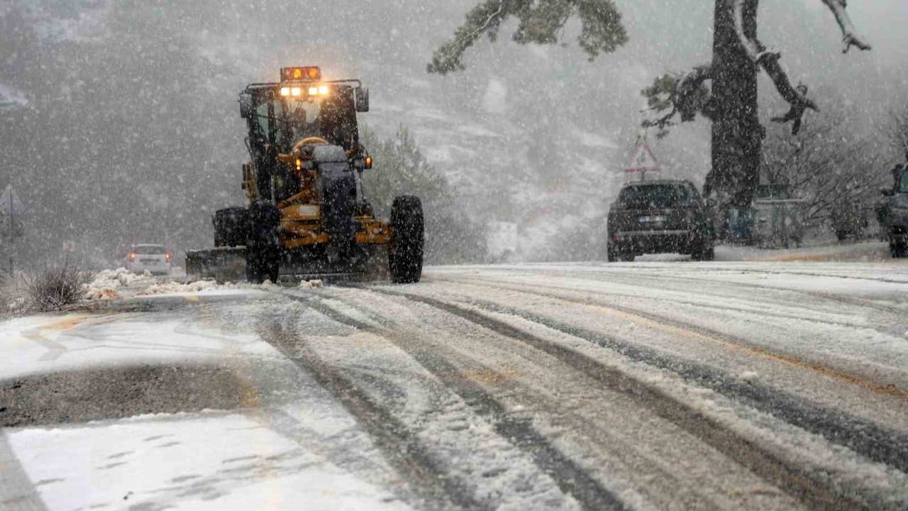 Muğla'nın yüksek kesimlerinde kar yağışı etkili oldu