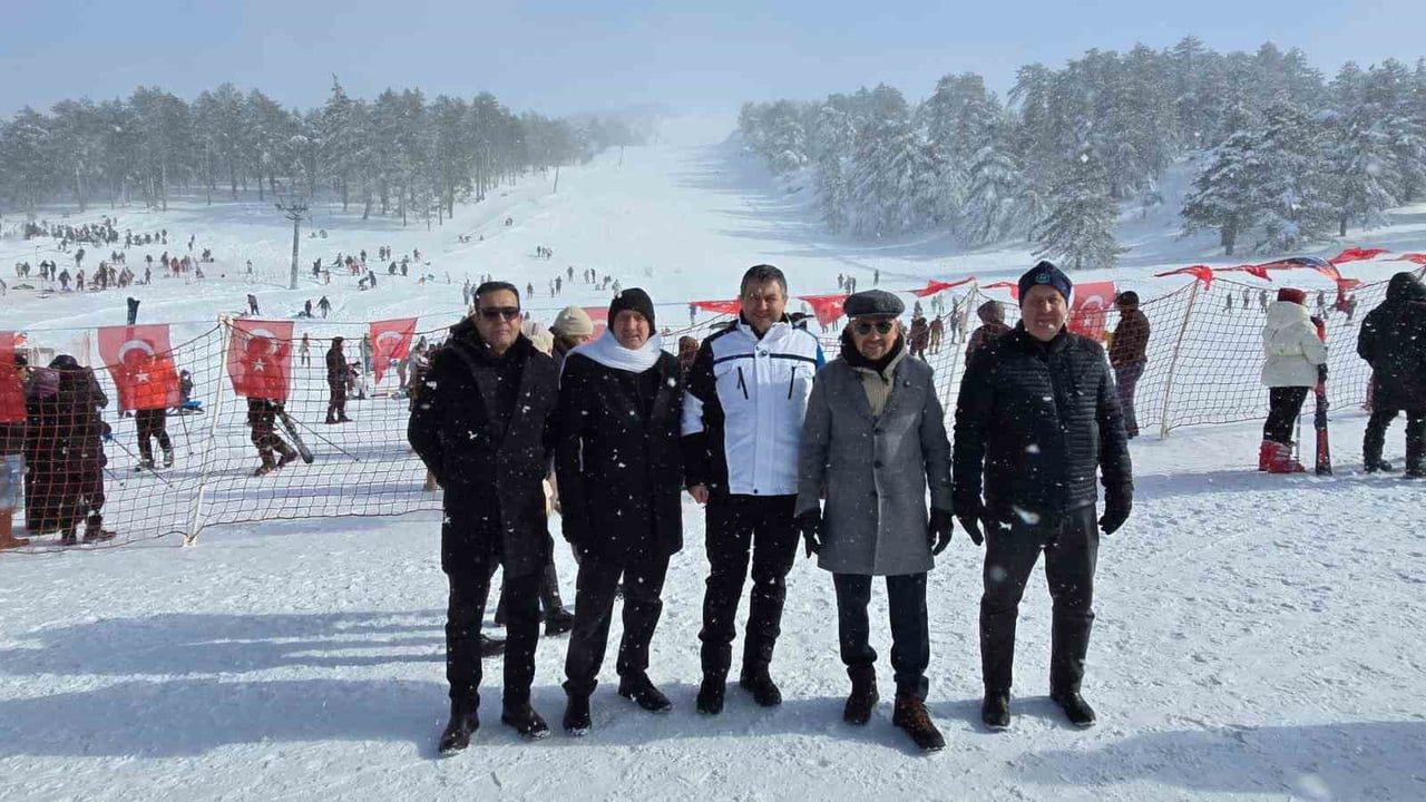 Murat Dağı Kızak ve Kayak Festivali'nde Kar ve Kayak Coşkusu