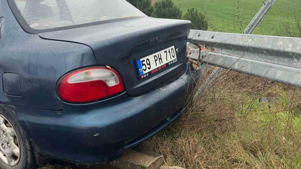 Muratlı'da kavşakta iki otomobil çarpıştı: 1 yaralı