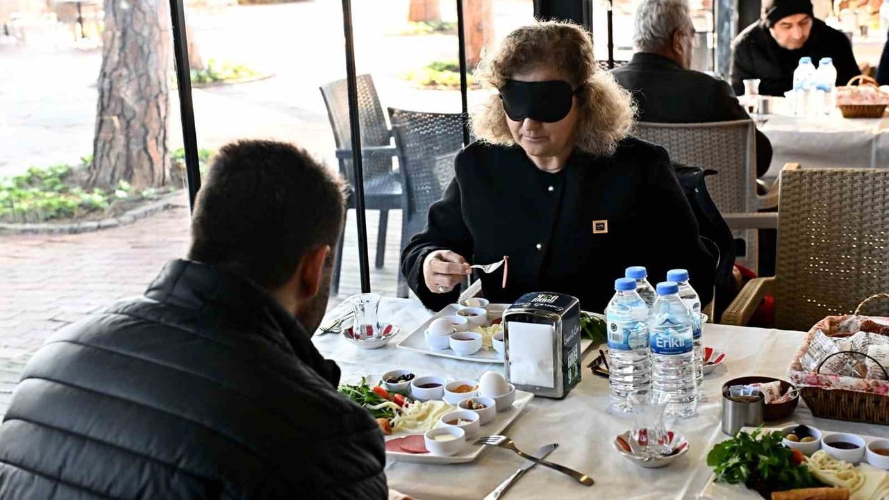 Muratpaşa'da Beyaz Baston Haftası için farkındalık etkinliği