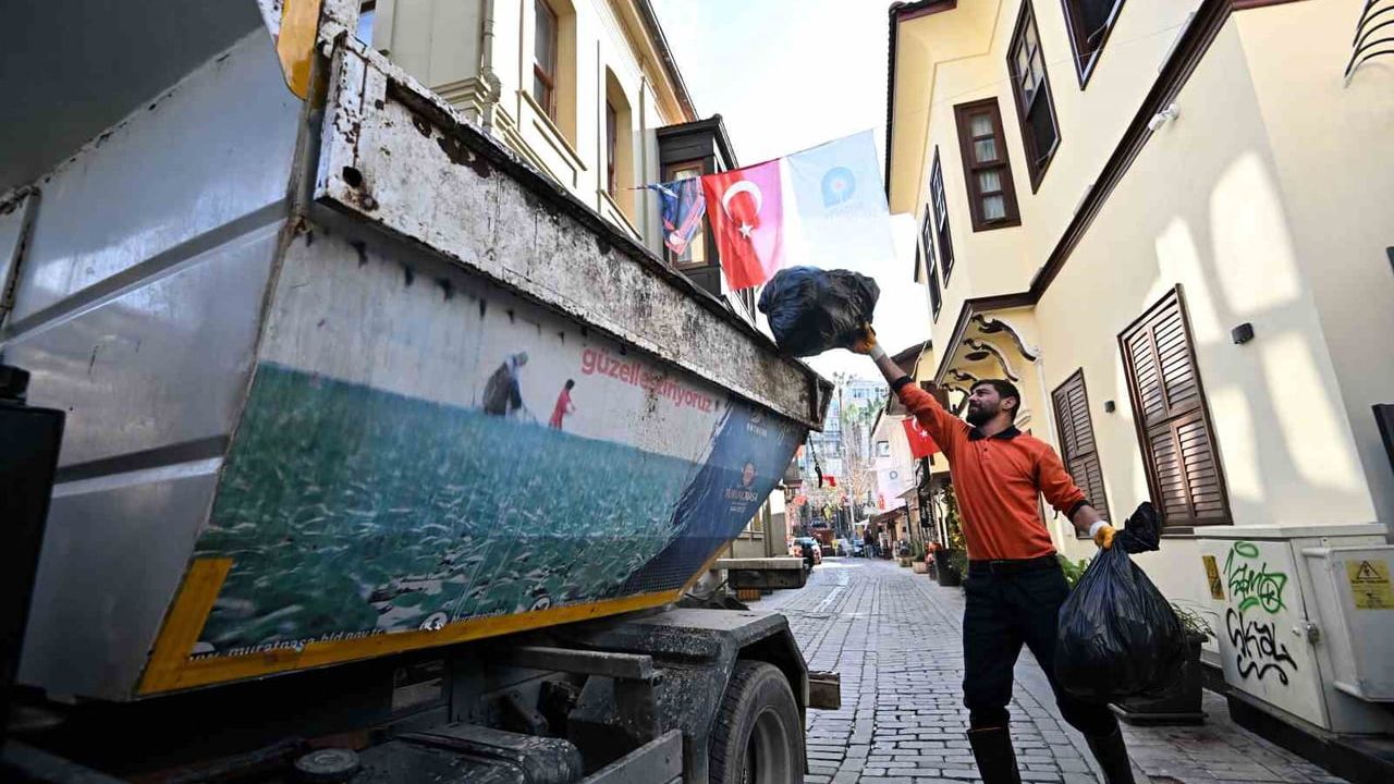 Muratpaşa'da çevre ve görüntü kirliliğine 1 milyon 395 bin lira ceza