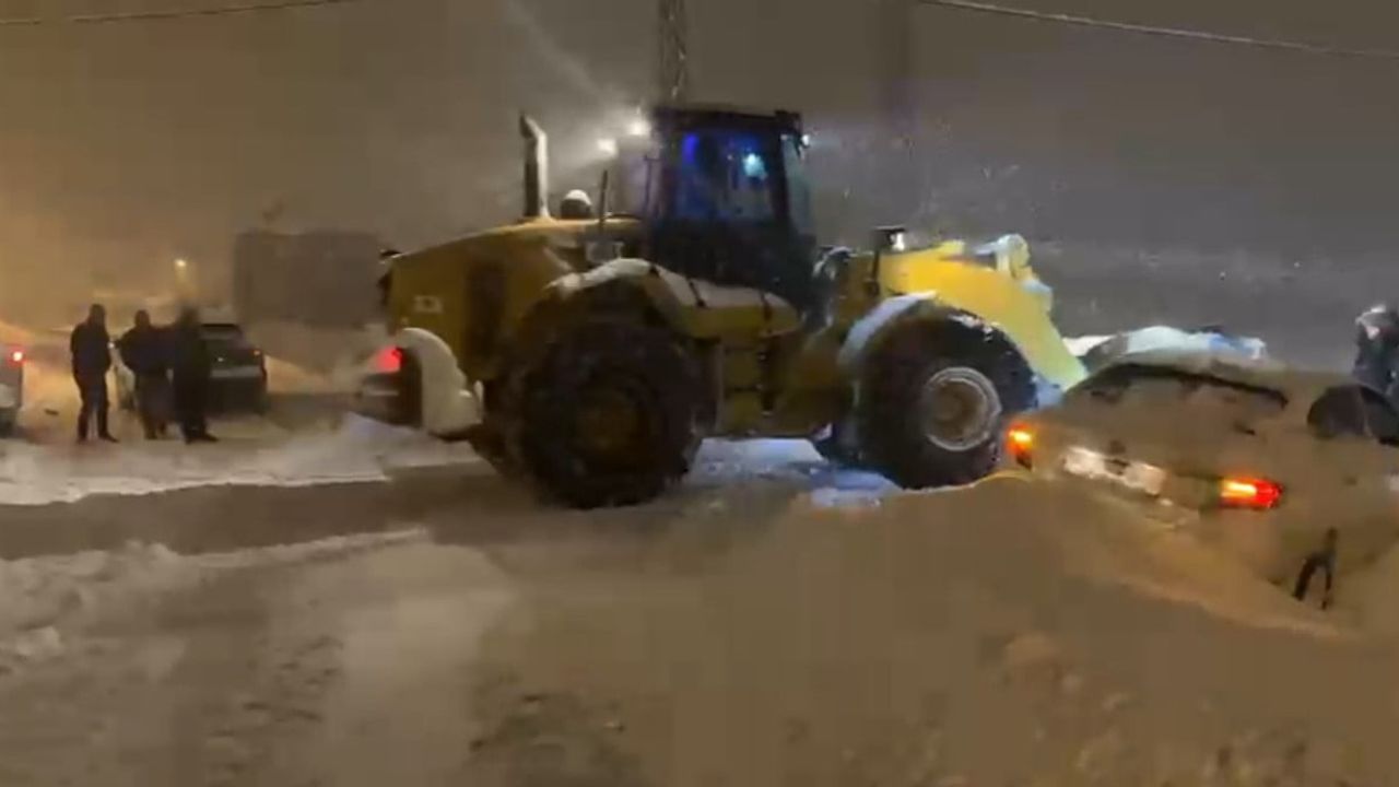 Muş'ta kar yağışı: 345 köy yolu kapandı