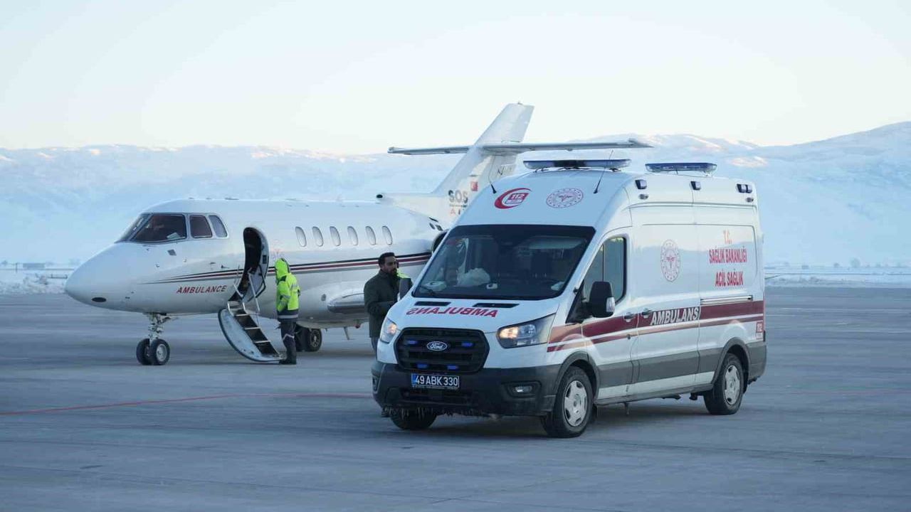 Muş'ta uçak ambulansla Ankara'ya sevk edilen hasta