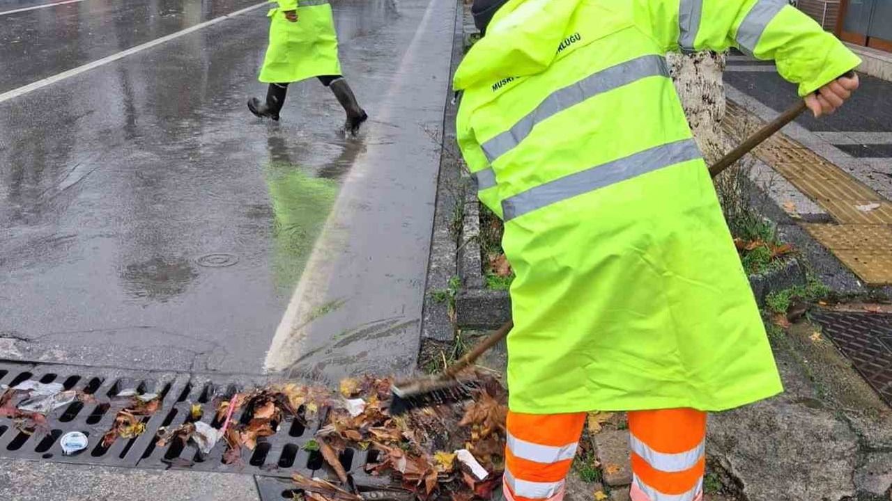 MUSKİ ekipleri sağanak nedeniyle 24 saat kesintisiz çalışıyor