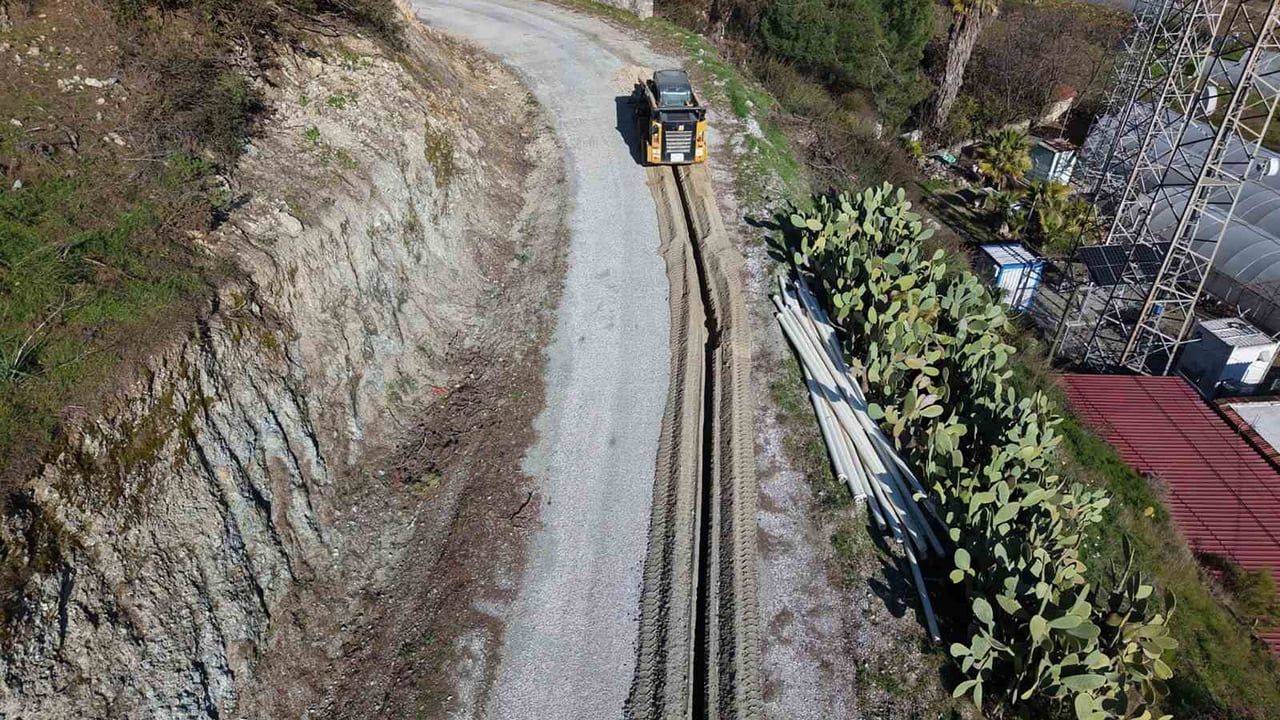 MUSKİ, Karaca Mahallesi'nde 40 yıllık içme suyu hatlarını kadastral yollara taşıyor