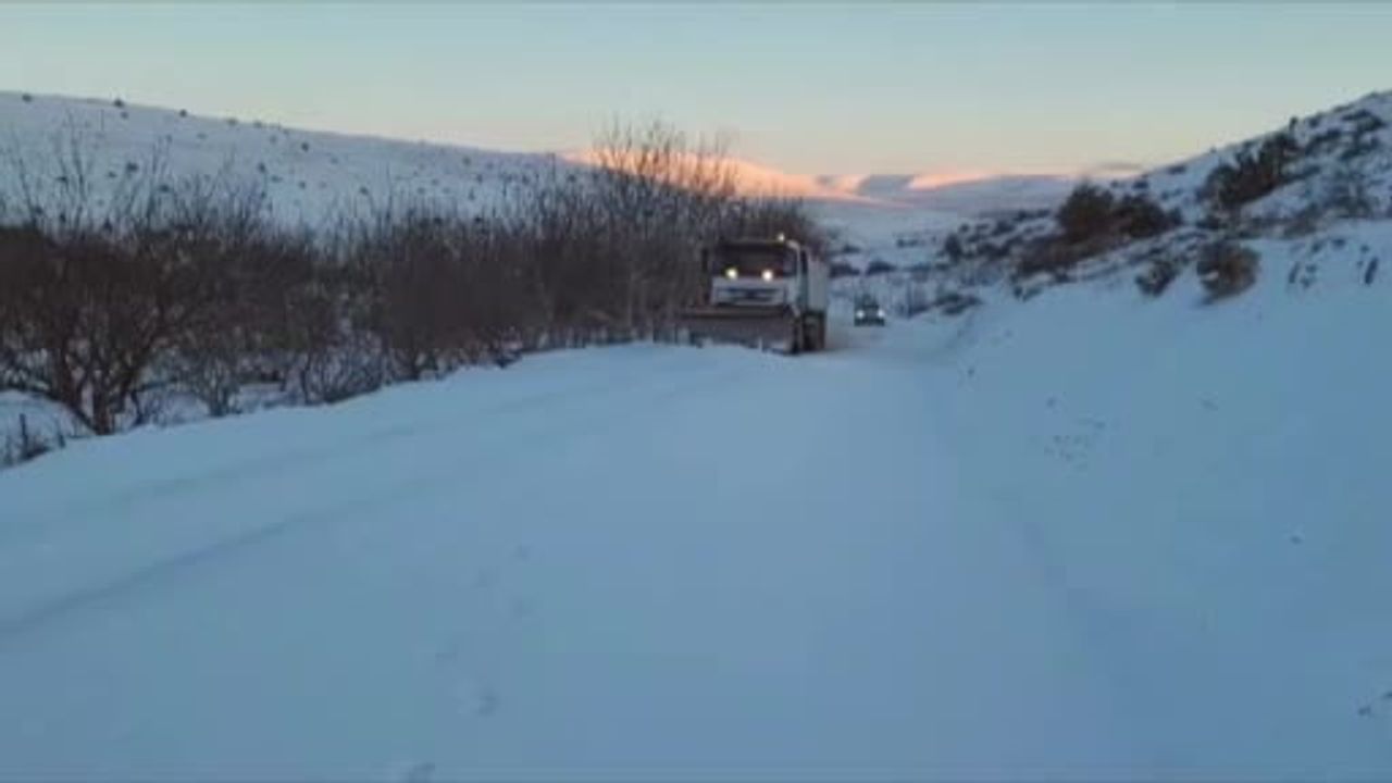 Mut’ta yüksek kesimlerde karla mücadele: Mersin Büyükşehir ekipleri görevde