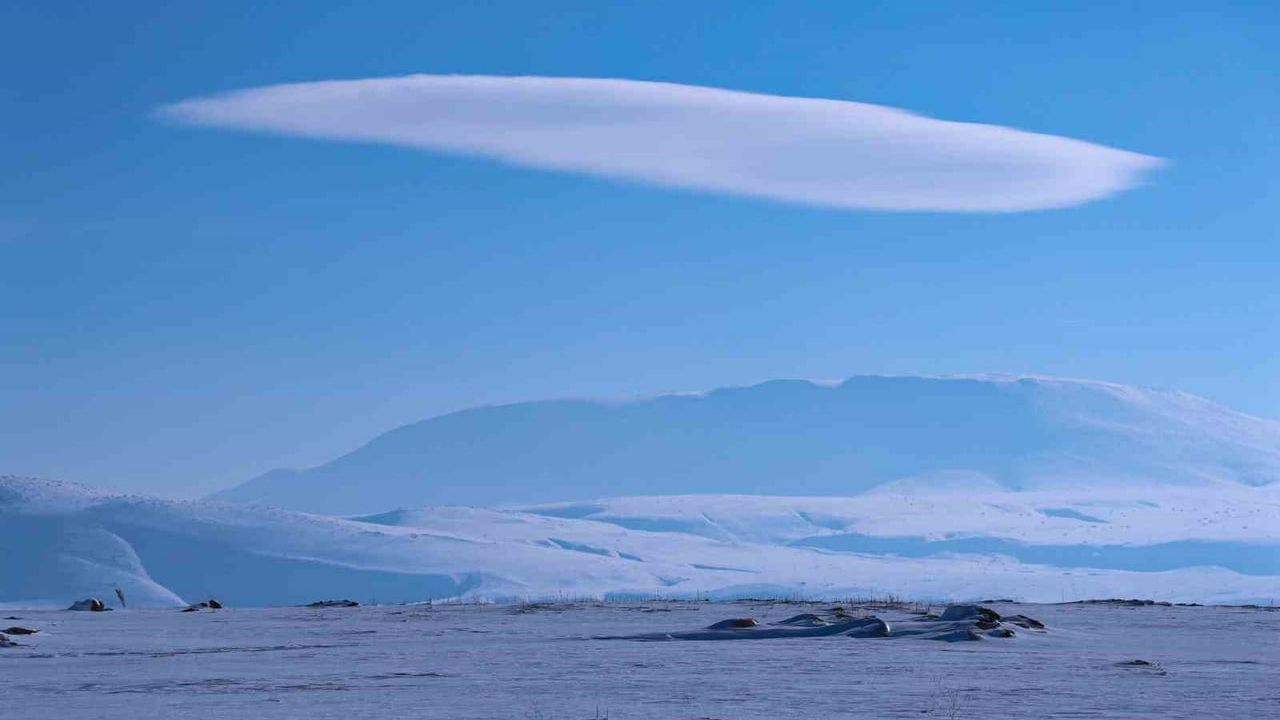 Nemrut Kalderası'nda Mercek Bulutu Kartpostallık Görüntüler Oluşturdu