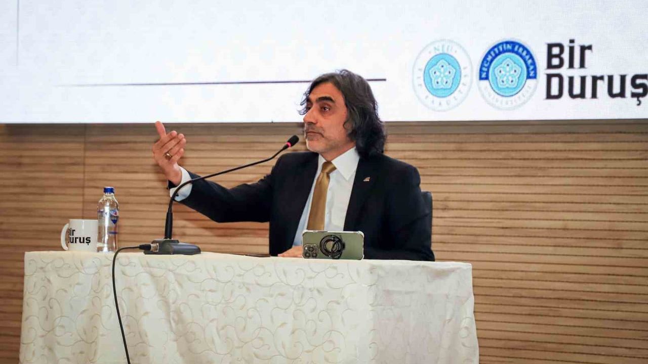 NEÜ'de 'Modern Dünyada Duruş Sahibi Olmak' konferansı