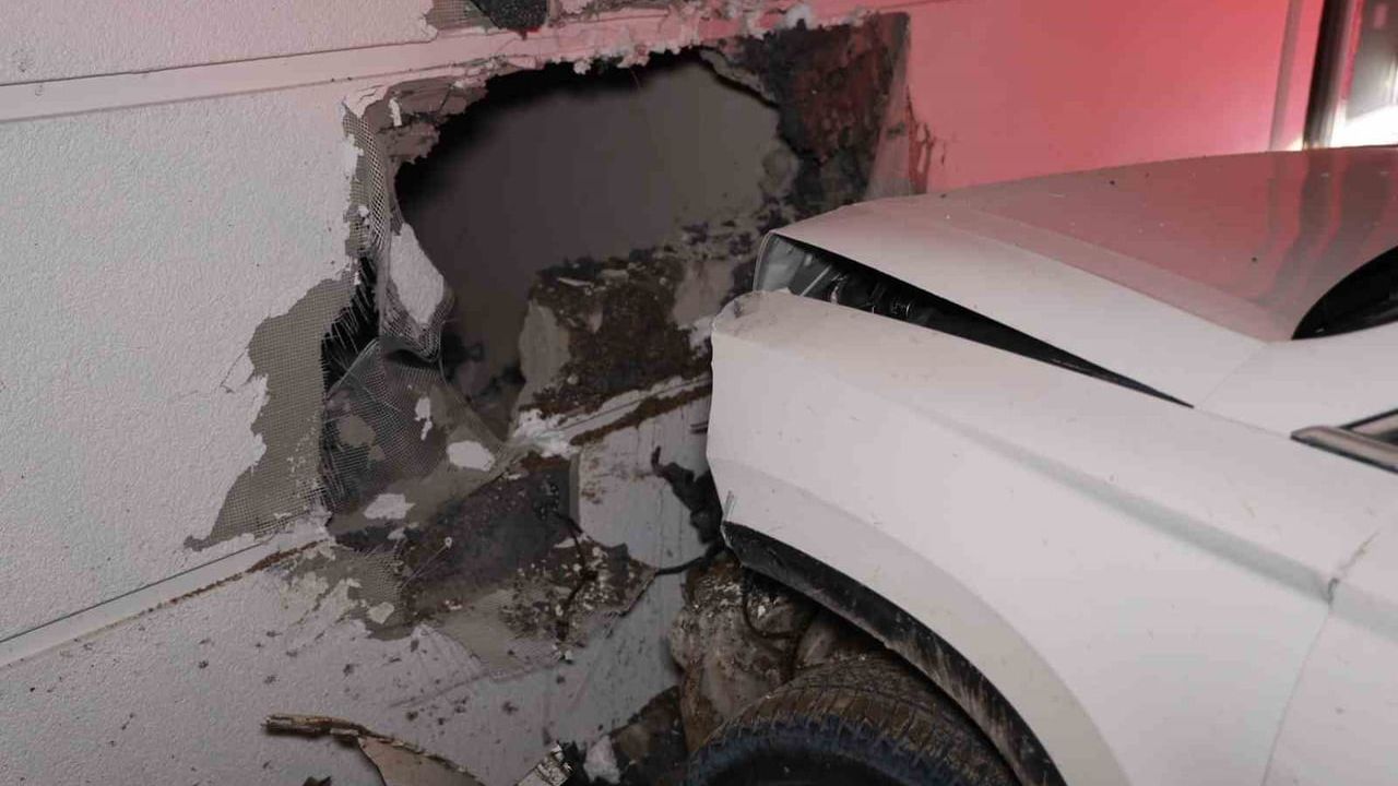 Nevşehir'de 'dur' ihtarına uymayan sürücü duvara çarptı, kaçtı