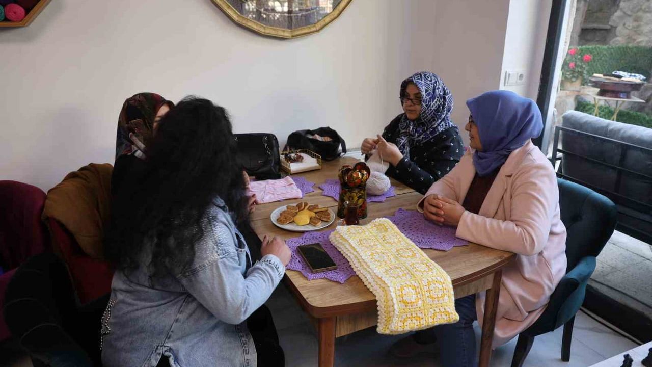 Nevşehir'de erkeklere kapalı 'Hobi Kafe' kadınların buluşma noktası