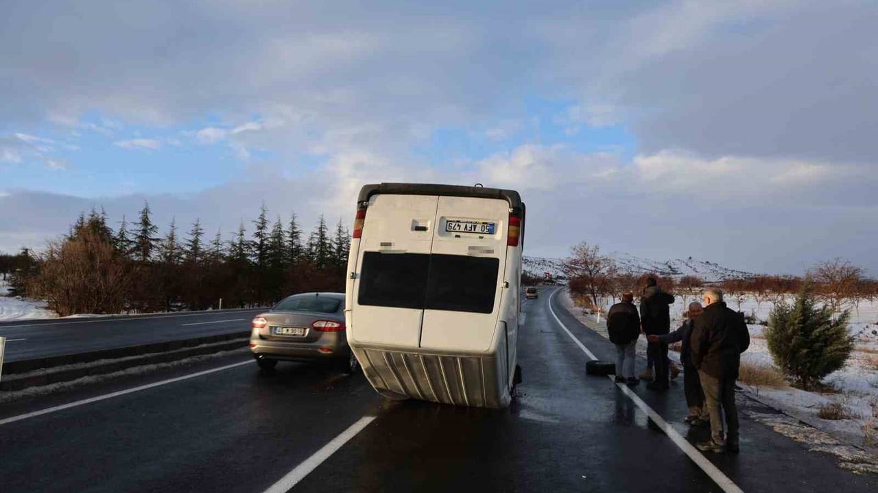 Nevşehir'de minibüs kontrolden çıktı, takla attı: 1 yaralı