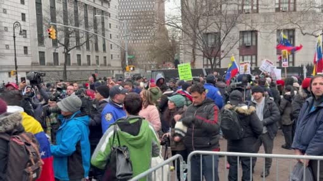 New York'ta Maduro ve Eşi İçin Mahkeme Önünde Protesto