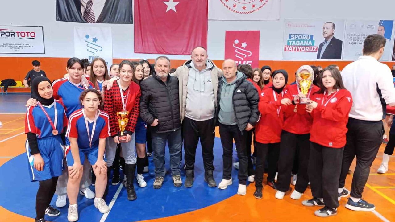 Niğde'de 2025-2026 Genç Kızlar Futsal Müsabakaları Sona Erdi