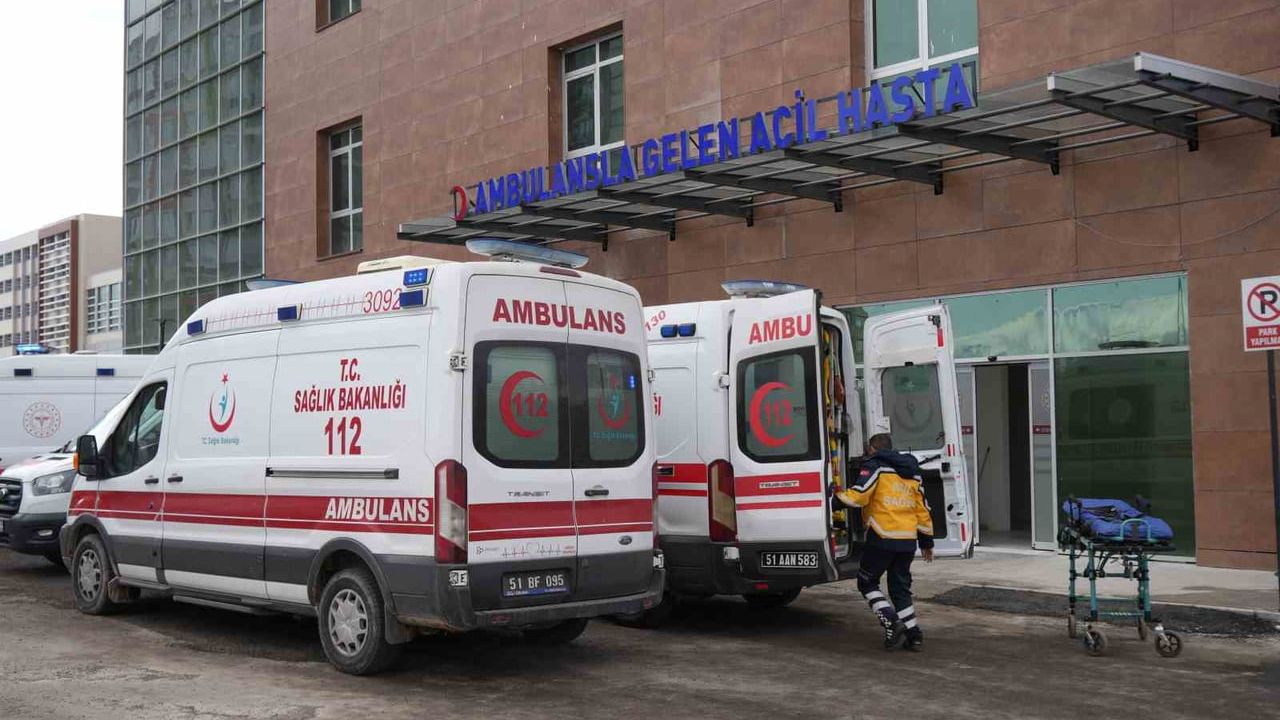 Niğde'de TOKİ Kavşağı'nda otomobil motosiklete arkadan çarptı: 1 ölü