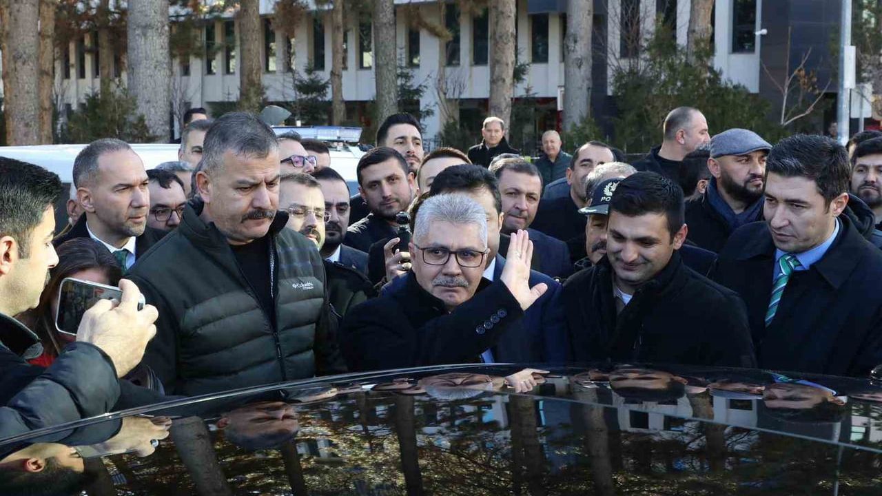 Niğde'de Vali Cahit Çelik'e duygusal veda