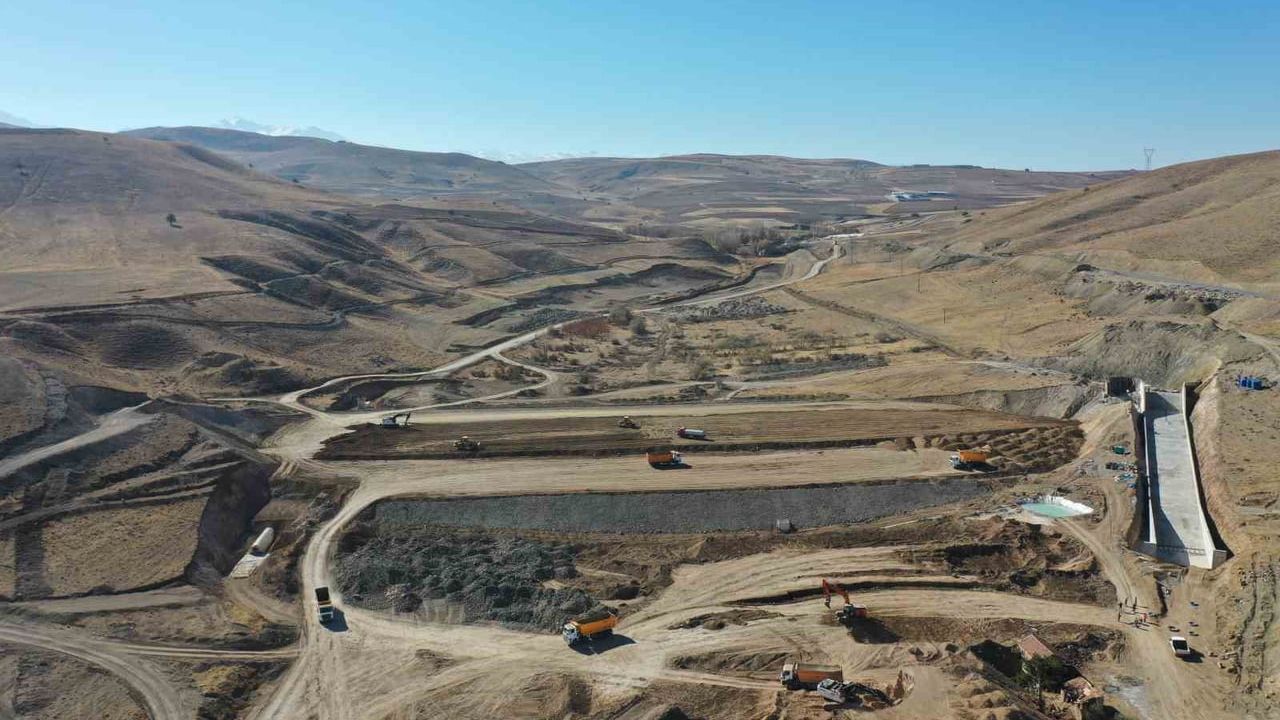 Niğde Ulukışla'da Ulukışla Göletiyle bin 260 dekar modern sulama