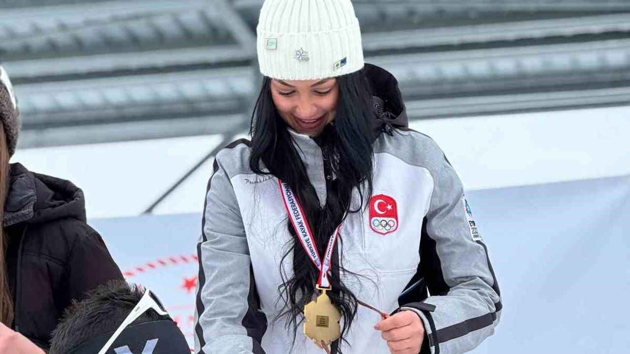 Niğdeli milli kayakçı Ebru Tuncer Erzurum'da iki yarışın da galibi oldu