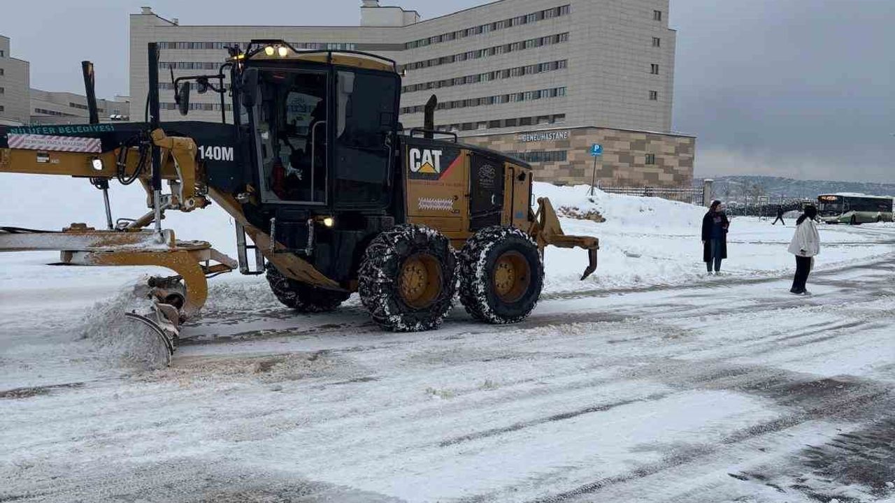 Nilüfer’de karla mücadelede kesintisiz mesai