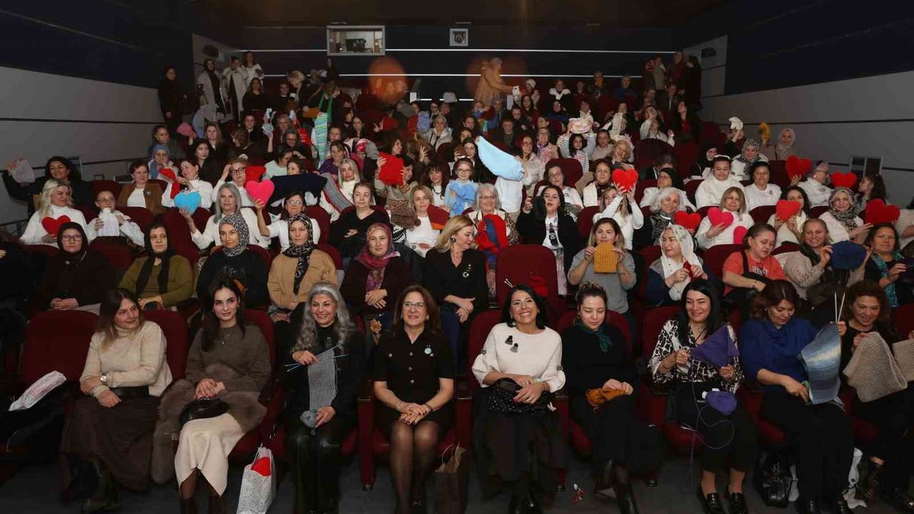 Nilüfer'de sinemada ilmekle örülen iyilik: Harmancık'a 200 el emeği