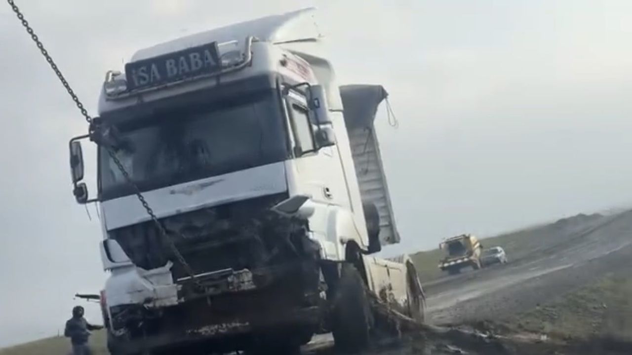 Nusaybin-Cizre yolunda tır kontrolden çıktı, yol kenarına savruldu