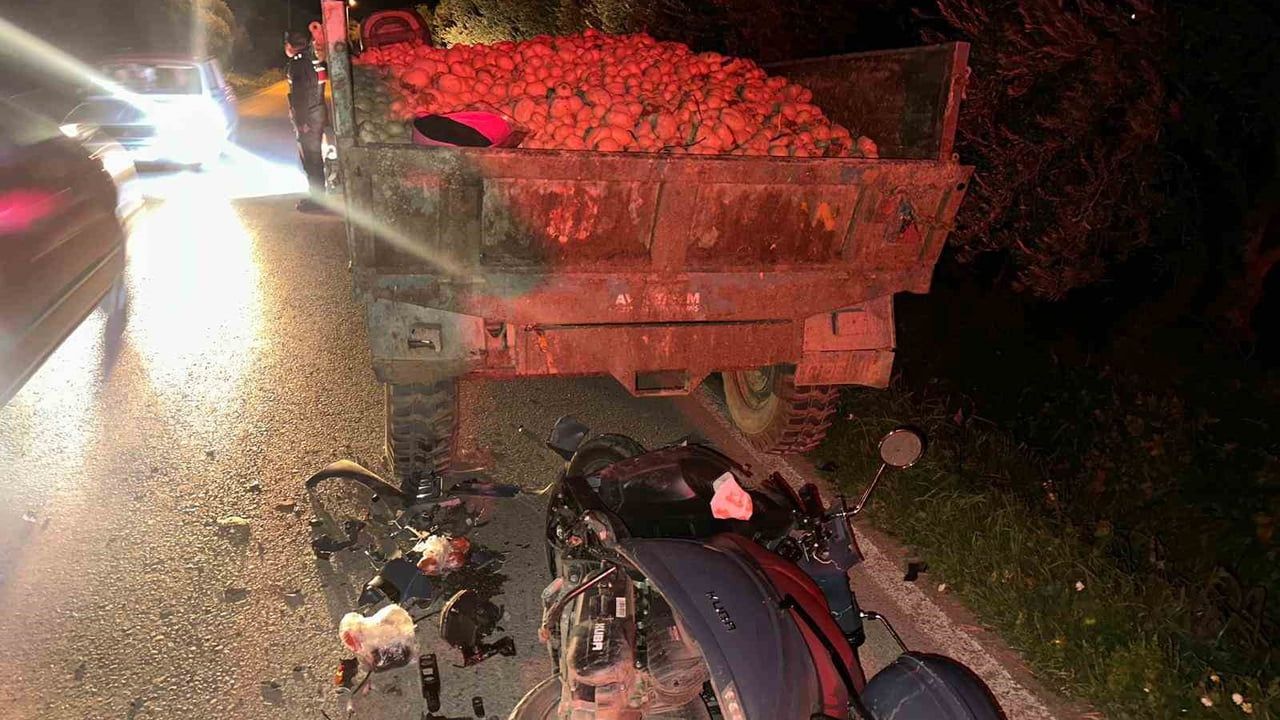 Ödemiş'te traktör römorkuna çarpan motosiklet sürücüsü ağır yaralandı