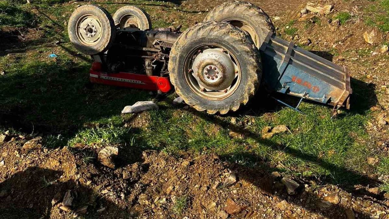 Ödemiş'te traktör şarampole devrildi: sürücü hayatını kaybetti