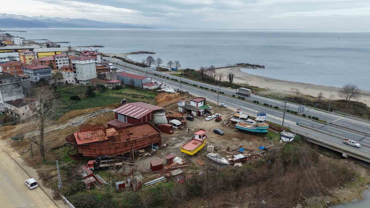 Of'tan Senegal'e açık deniz balıkçı teknesi ihracı