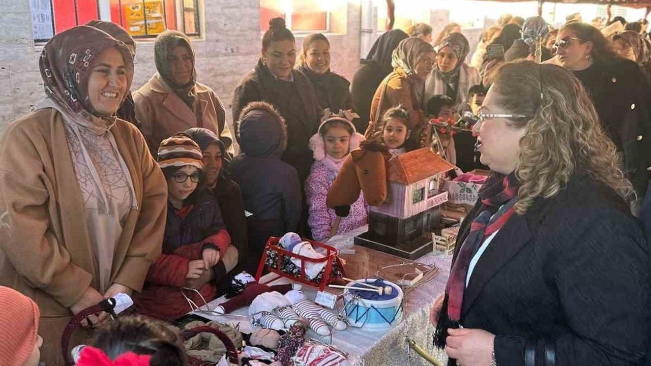 Öğrenciler Oyuncaklarla Ailenin Önemini Anlattı