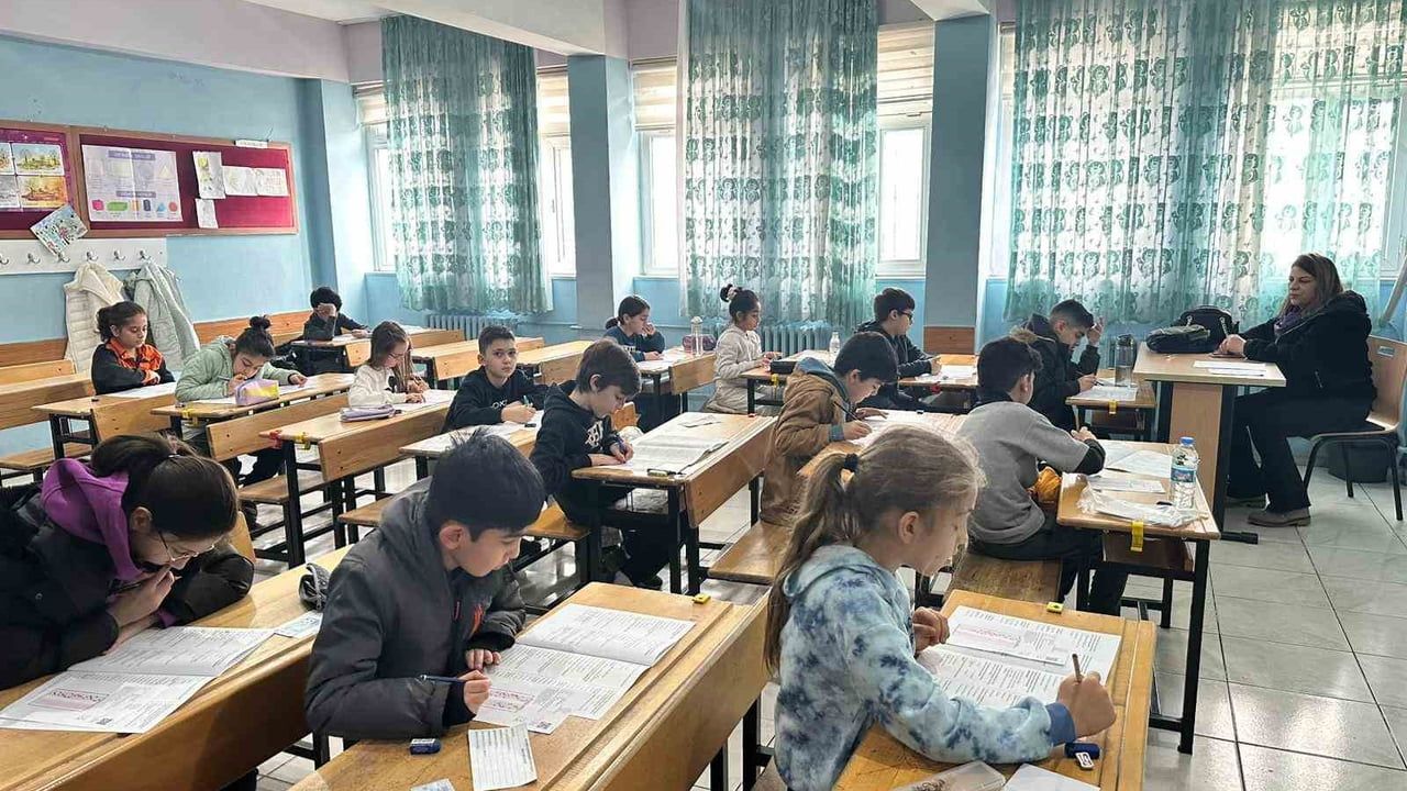 Oku Kitabını Al Armağanını Yarışması Finali Diyarbakır'da Tamamlandı