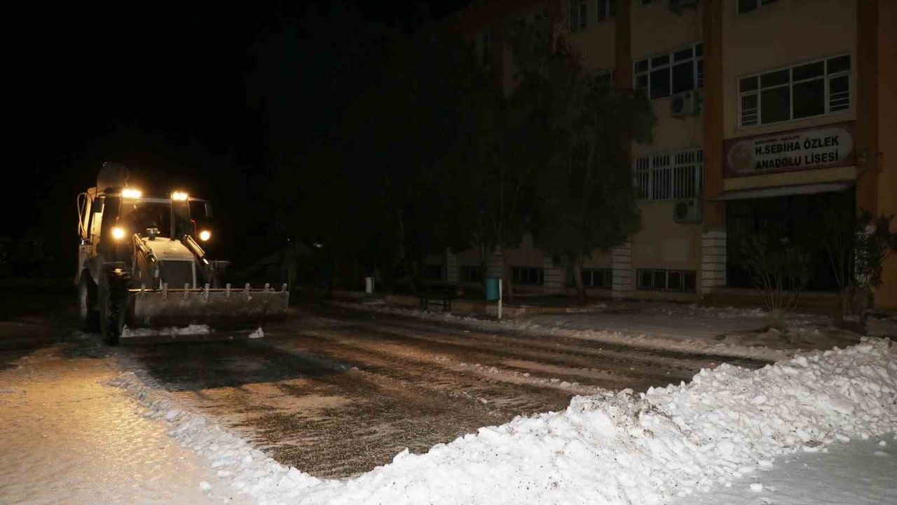 Okullarda kar temizliği: Haliliye’de hazırlıklar sürüyor